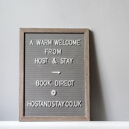 Host & Stay - The Funky Robin Whitby Luaran gambar